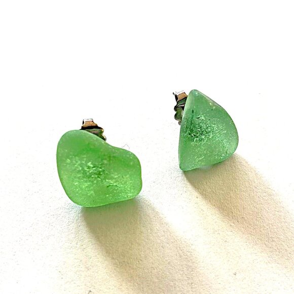Green beach glass earrings - Picture 1 of 7